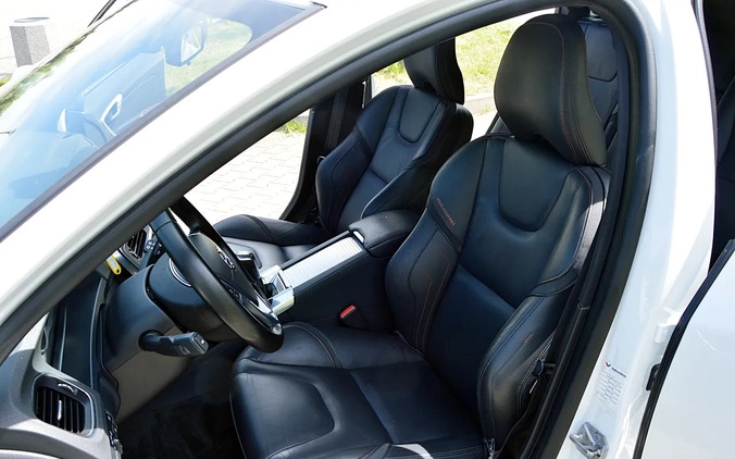 Volvo V60 cena 48900 przebieg: 151000, rok produkcji 2015 z Leżajsk małe 742